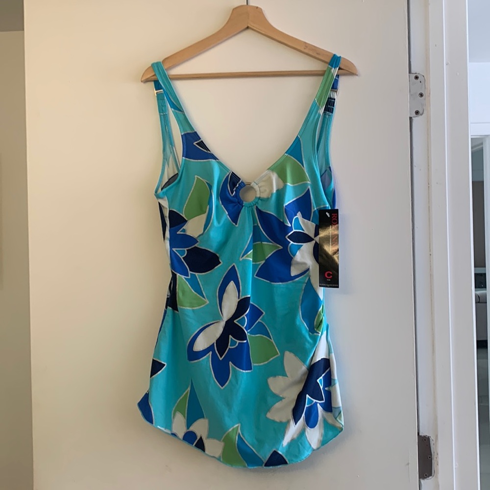 One piece sweamwear. Roxanne. Cup sizeC.